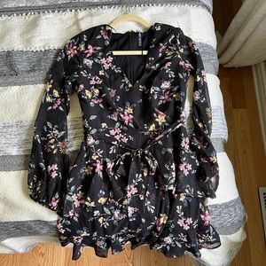 Short black dress with flowers by design lab - Robe noire avec des fleurs